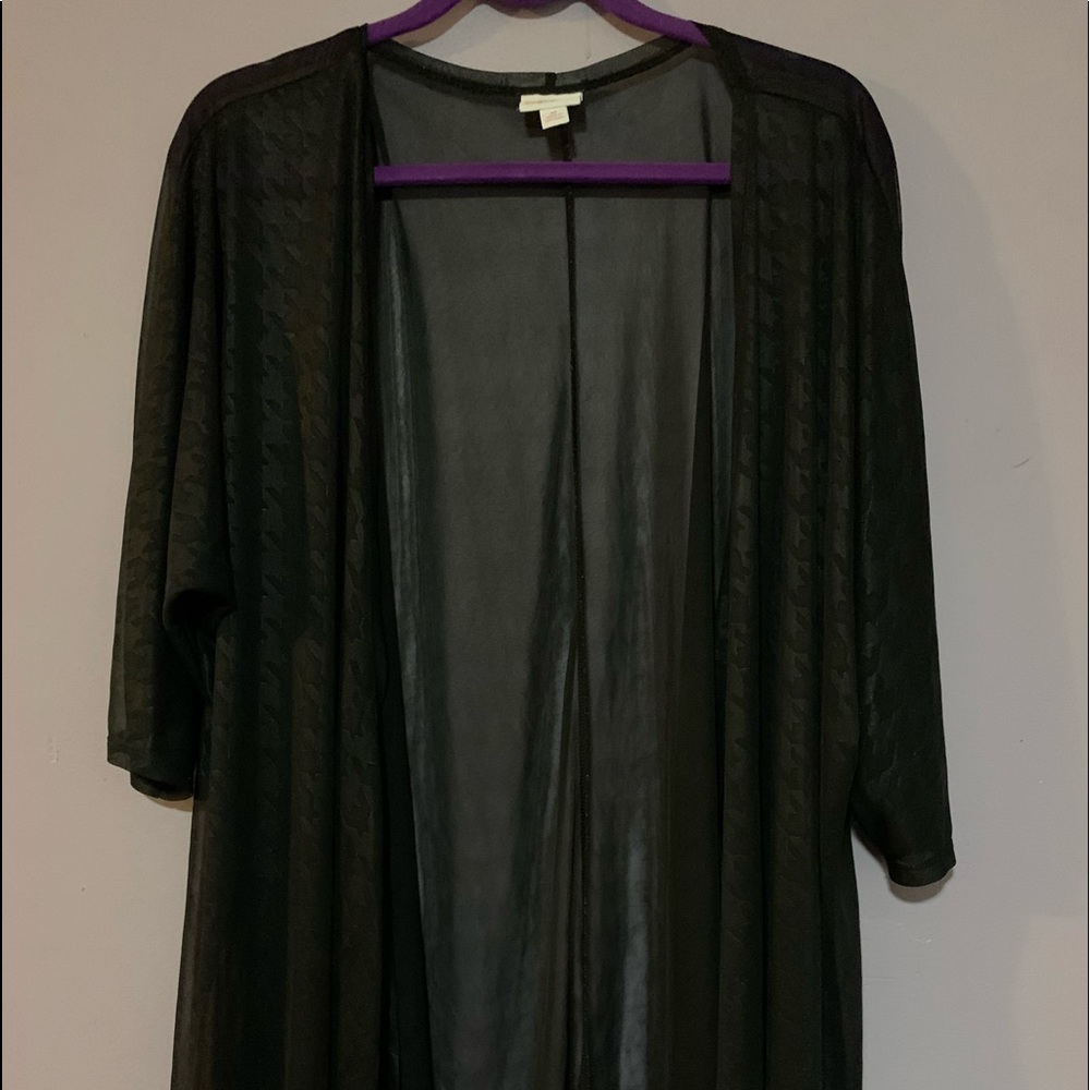 Lularoe Lindsey black sheer patterned kimono Medium